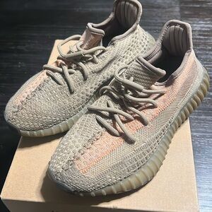Yeezy Boost 350 V2 sand taupe youth size 5 FZ5240
